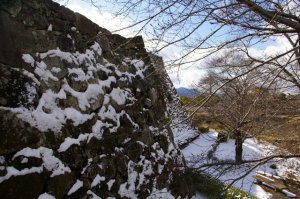 篠山城跡の石垣残雪